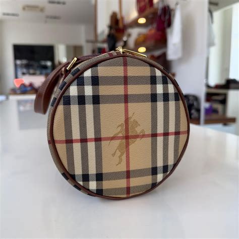 borsa burberry a cilindro su depop|Borse firmate .